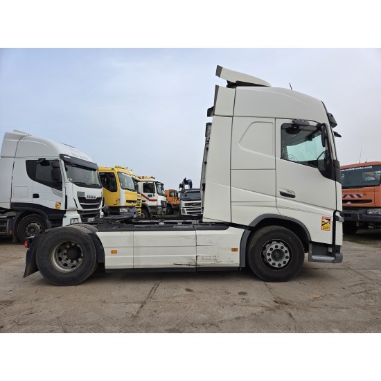 VOLVO FH 500 4X2 TRACTOR UNIT 2 TANKS VEB+