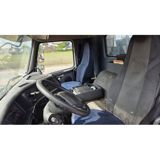 VOLVO FM 360 4X2 EURO 3 TRACTOR UNIT CRANE PM 20T MANUAL GEARBOX VOLVO FM 360 4X2 EURO 3 TRACTOR UNIT CRANE PM 20T MANUAL GEARBOX