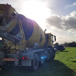 IVECO Trakker 360 8X4 Concrete mixer Truck