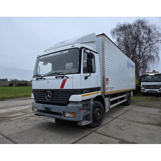 MERCEDES ACTROS 1831 4X2 CLOSED BOX