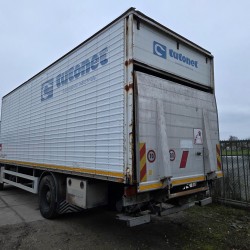MERCEDES ACTROS 1831 4X2 CLOSED BOX
