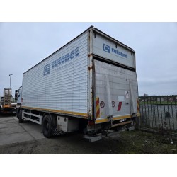 MERCEDES ACTROS 1831 4X2 CLOSED BOX