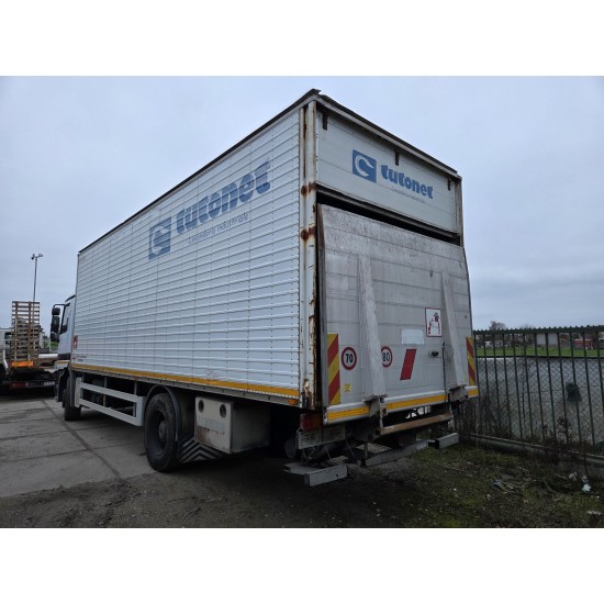 MERCEDES ACTROS 1831 4X2 CLOSED BOX