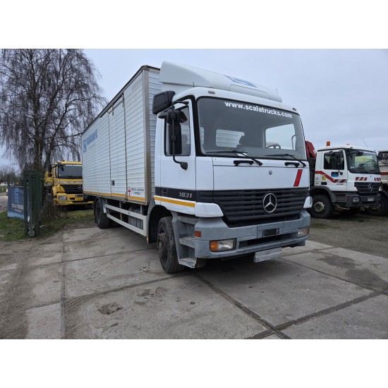 MERCEDES ACTROS 1831 4X2 CLOSED BOX
