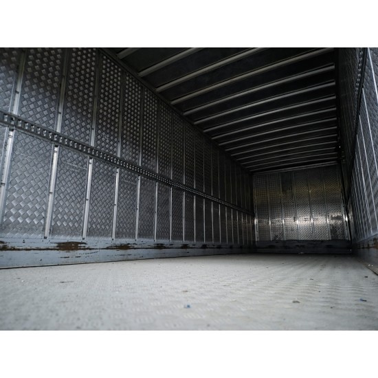 MERCEDES ACTROS 1831 4X2 CLOSED BOX