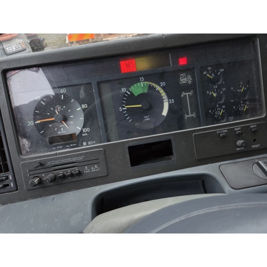 MERCEDES ACTROS 1831 4X2 CLOSED BOX