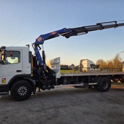 FM 300 FLATBED 4X2 PM 16 TON CRANE YEAR 2011