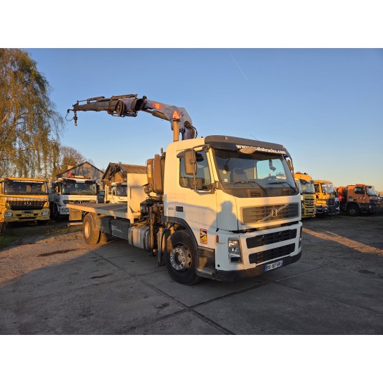 FM 300 FLATBED 4X2 PM 16 TON CRANE YEAR 2011
