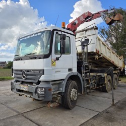 Mercedes Actros 3332 6x4 2-Side Tipper Manual Gearbox HMF 14t Crane