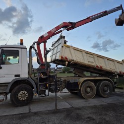 Mercedes Actros 3332 6x4 2-Side Tipper Manual Gearbox HMF 14t Crane