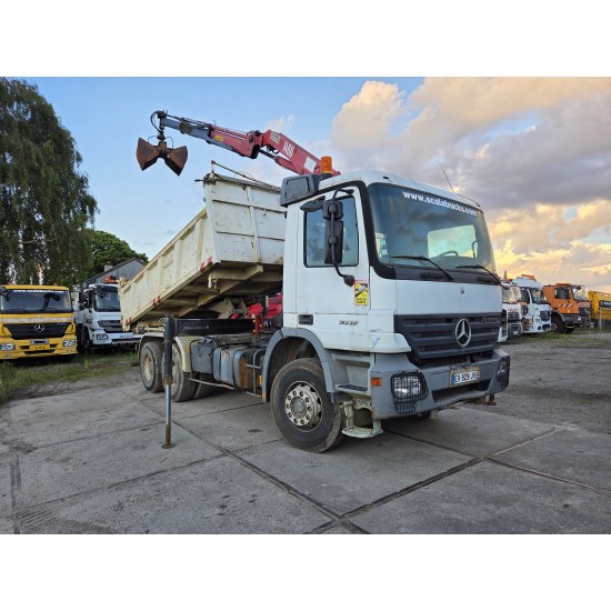 Mercedes Actros 3332 6x4 2-Side Tipper Manual Gearbox HMF 14t Crane