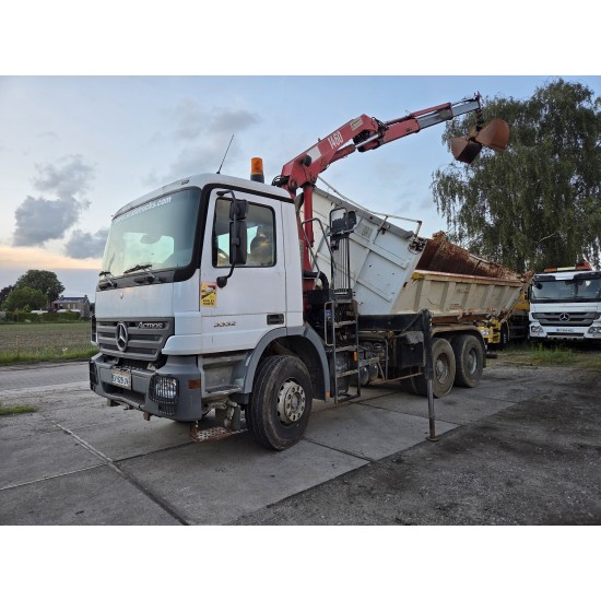 Mercedes Actros 3332 6x4 2-Side Tipper Manual Gearbox HMF 14t Crane