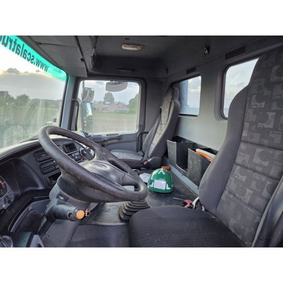 Mercedes Actros 3332 6x4 2-Side Tipper Manual Gearbox HMF 14t Crane