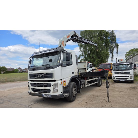 VOLVO FM 330 FLATBED 4X2 PM 17 LC 17 TON VOLVO FM 330 FLATBED 4X2 PM 17 LC 17 TON