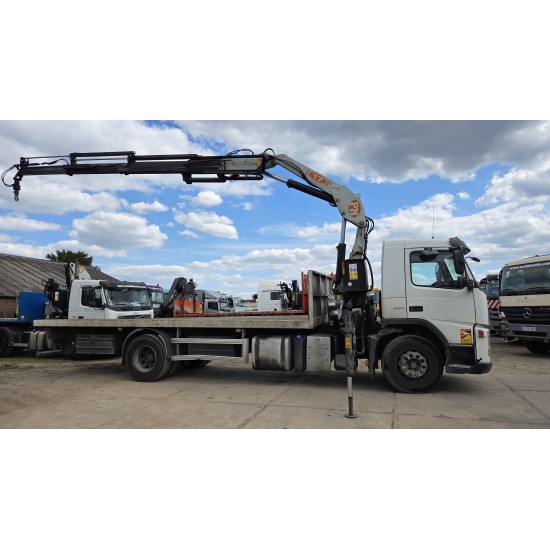 VOLVO FM 330 FLATBED 4X2 PM 17 LC 17 TON VOLVO FM 330 FLATBED 4X2 PM 17 LC 17 TON