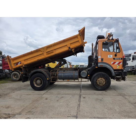MERCEDES 2024AK 4x4 TIPPER