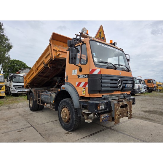 MERCEDES 2024AK 4x4 TIPPER