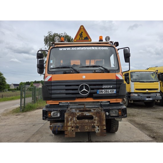 MERCEDES 2024AK 4x4 TIPPER