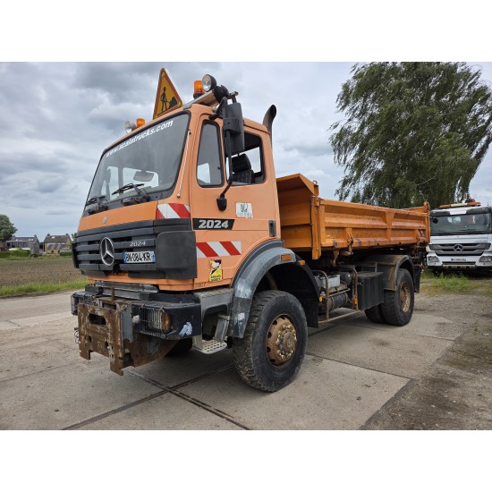 MERCEDES 2024AK 4x4 TIPPER