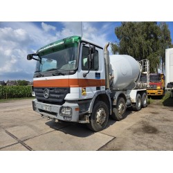 Mercedes 3241 concrete mixer truck 8x4 9m3