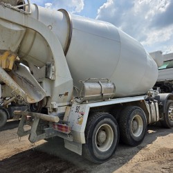 Mercedes 3241 concrete mixer truck 8x4 9m3