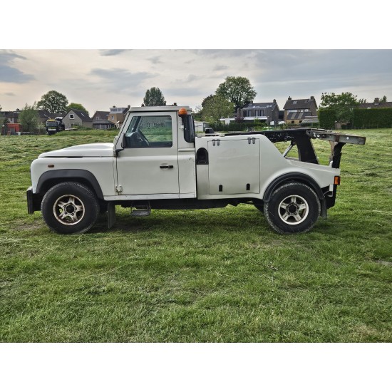 Land Rover Defender Breaking down vehicle