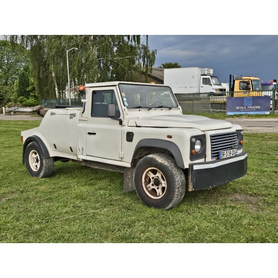 Land Rover Defender Breaking down vehicle