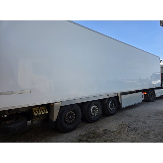 FRUHEAUF FST4 REFRIGERATED SEMITRAILER 3 AXLE MEAT RAILS THERMOKING SLX E 300 30 FRUHEAUF FST4 REFRIGERATED SEMITRAILER 3 AXLE MEAT RAILS THERMOKING SLX E 300 30