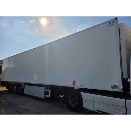 FRUHEAUF FST4 REFRIGERATED SEMITRAILER 3 AXLE MEAT RAILS THERMOKING SLX E 300 30 FRUHEAUF FST4 REFRIGERATED SEMITRAILER 3 AXLE MEAT RAILS THERMOKING SLX E 300 30